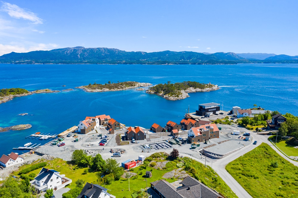 Dronefoto bakside. Foto.