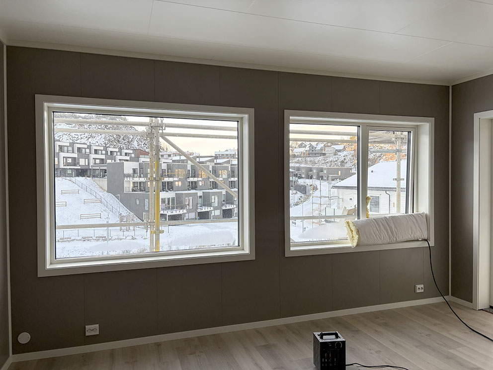 Utleieboliger Gjesdal stue med store vinduer