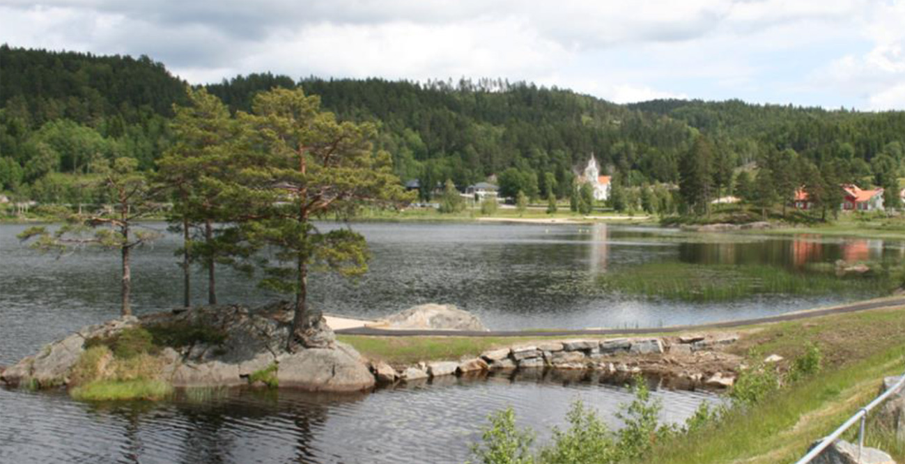 Universelt utformet bade- og fiskeplass i sentrum. Foto.