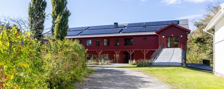 1 fasade innkjørsel foto Tove Lauluten