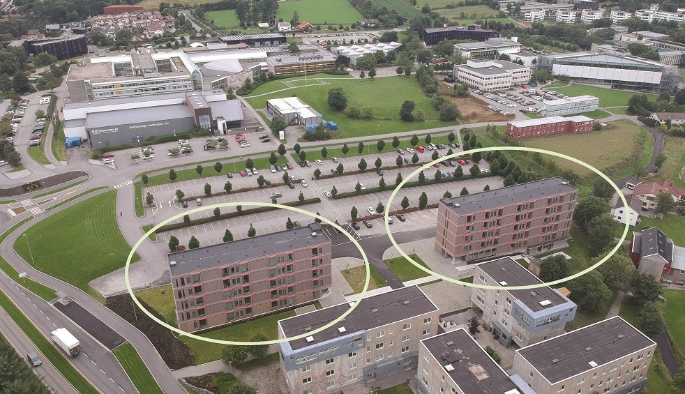 Flyfoto av campus med dei to nye hybelbygga. Foto. 